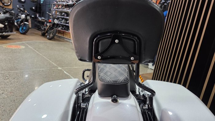 2024 Harley-Davidson FLHX STREET GLIDE (117) WHITE