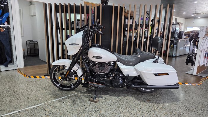 2024 Harley-Davidson FLHX STREET GLIDE (117) WHITE