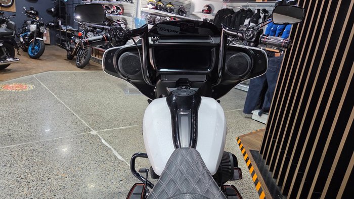 2024 Harley-Davidson FLHX STREET GLIDE (117) WHITE