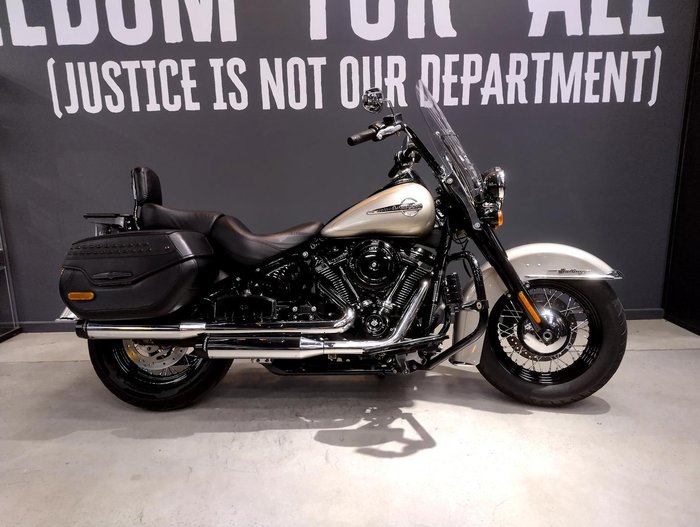 Harley-Davidson Heritage Classic 107 (FLHC) Softail