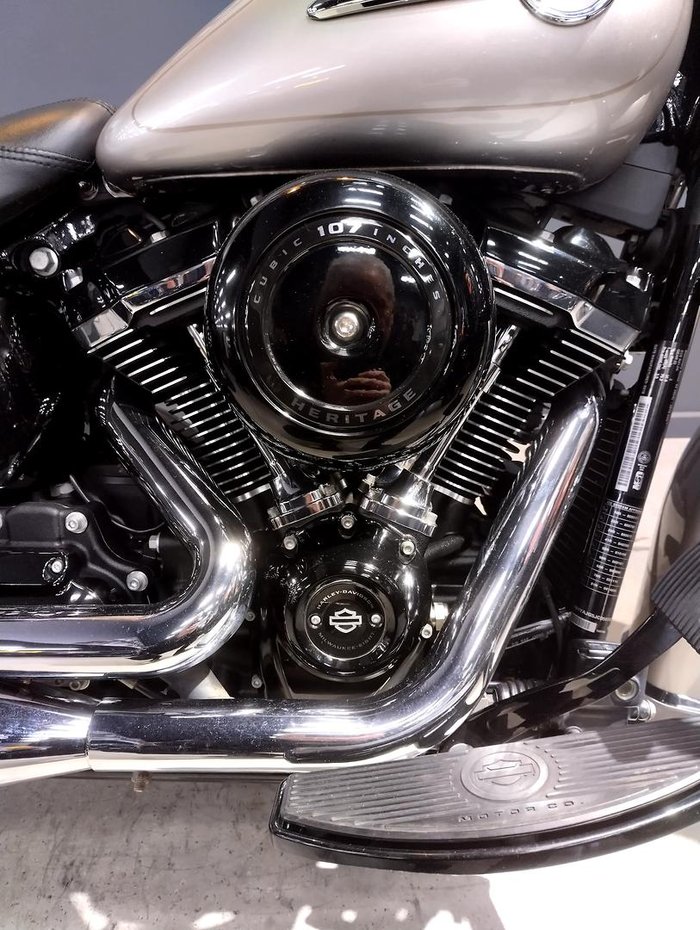 2018 Harley-Davidson Heritage Classic 107 (FLHC) Softail Silver