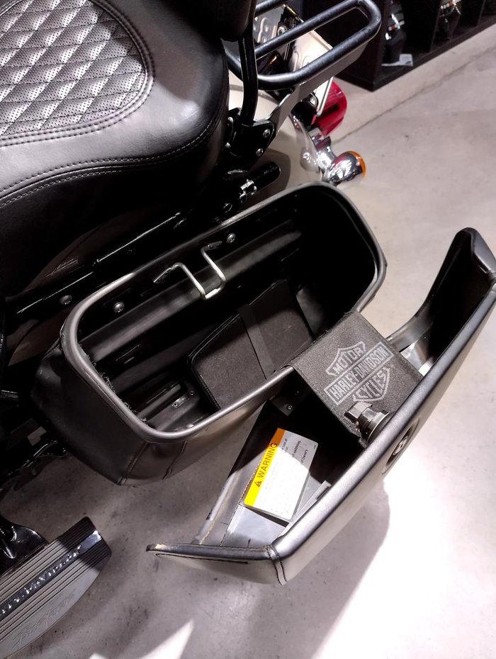 2018 Harley-Davidson Heritage Classic 107 (FLHC) Softail Silver