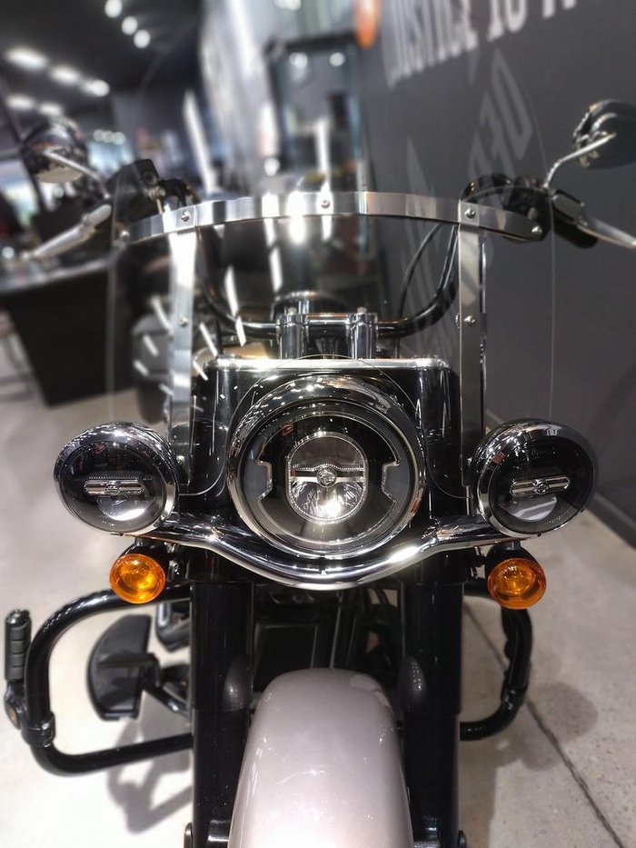 2018 Harley-Davidson Heritage Classic 107 (FLHC) Softail Silver