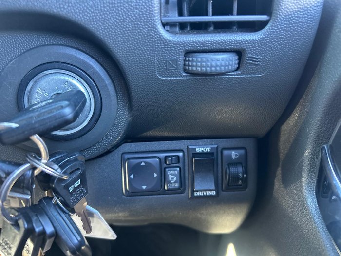 2012 Nissan Navara ST-X 550