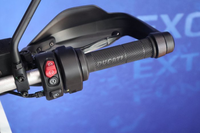 2025 Ducati DESERTX MATT STAR
