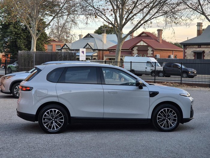 2026 Leapmotor B10 Design LR