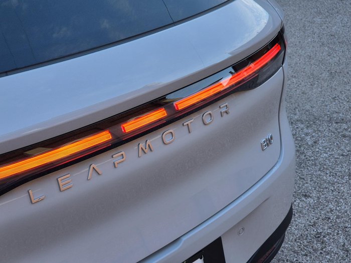 2026 Leapmotor B10 Design LR