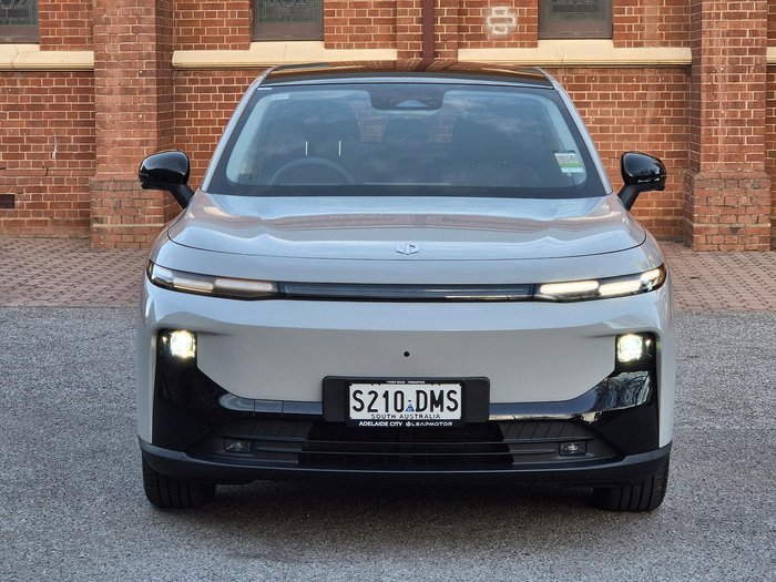 2026 Leapmotor B10 Design LR