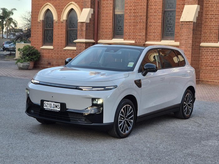 2026 Leapmotor B10 Design LR