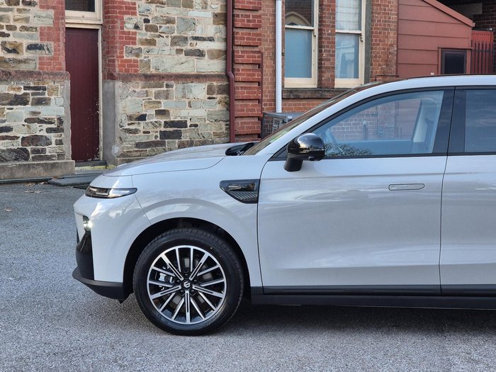 2026 Leapmotor B10 Design LR
