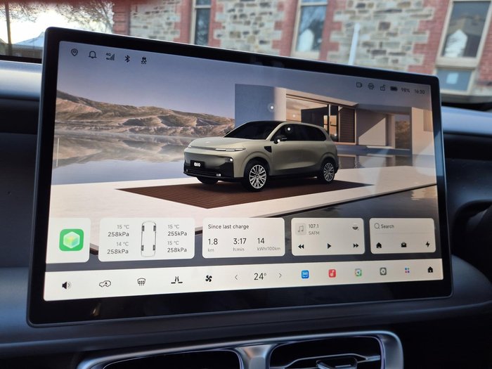 2026 Leapmotor B10 Design LR
