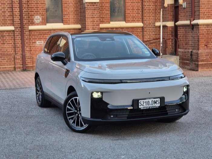 2026 Leapmotor B10 Design LR