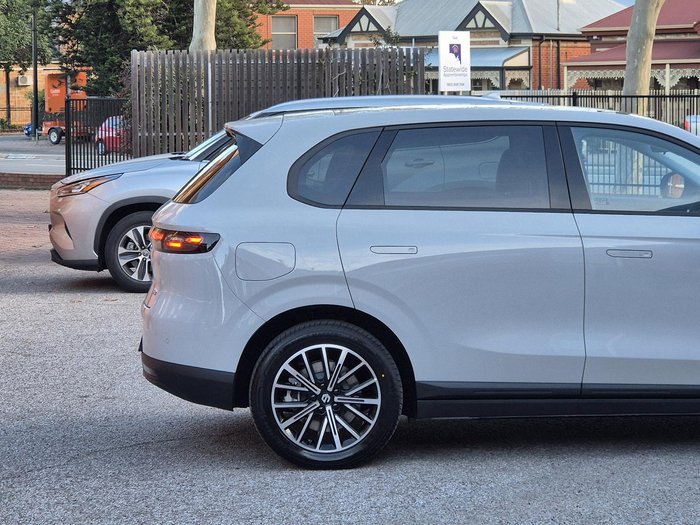 2026 Leapmotor B10 Design LR