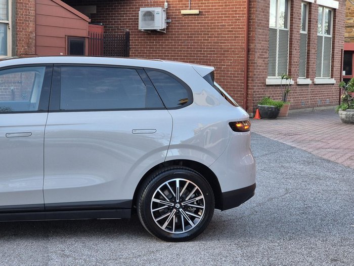 2026 Leapmotor B10 Design LR