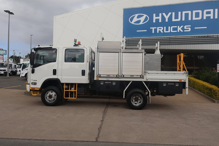 2017 ISUZU NPS