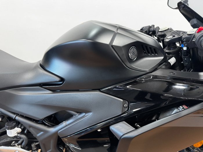 2025 Yamaha YZF-R3 Black