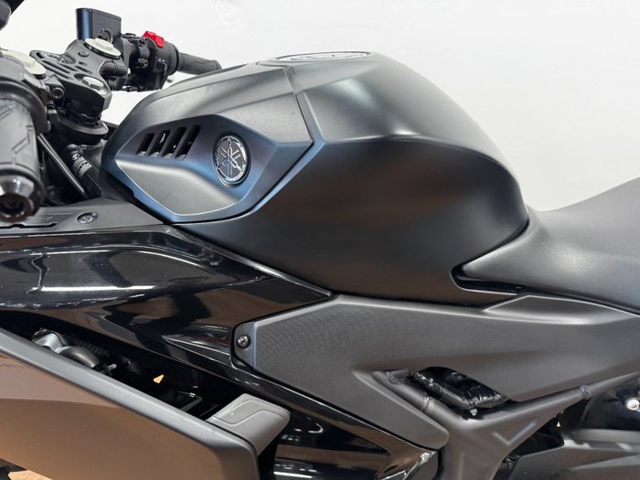 2025 Yamaha YZF-R3 Black