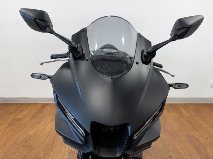 2025 Yamaha YZF-R3 Black