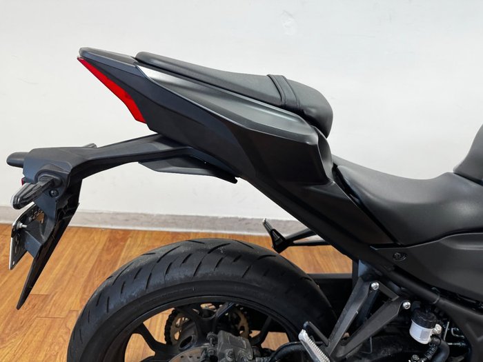 2025 Yamaha YZF-R3 Black