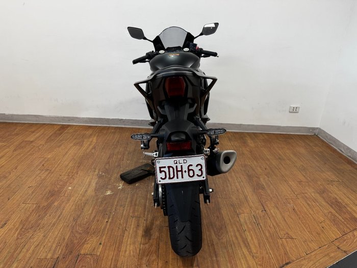 2025 Yamaha YZF-R3 Black
