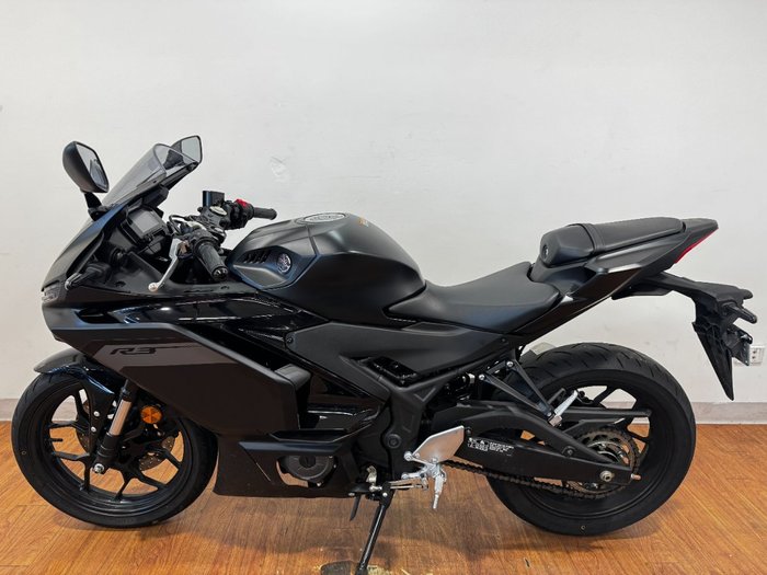 2025 Yamaha YZF-R3 Black