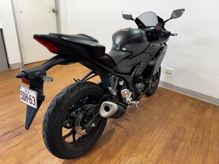 2025 Yamaha YZF-R3 Black