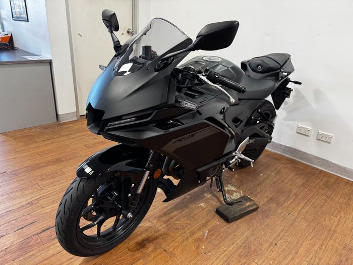 2025 Yamaha YZF-R3 Black