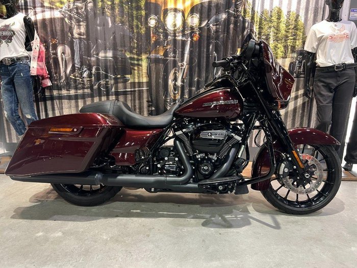 2018 Harley-Davidson Street Glide Special 107 (FLHXS)