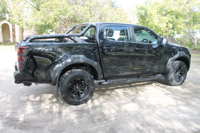 2025 Isuzu D-MAX BLADE