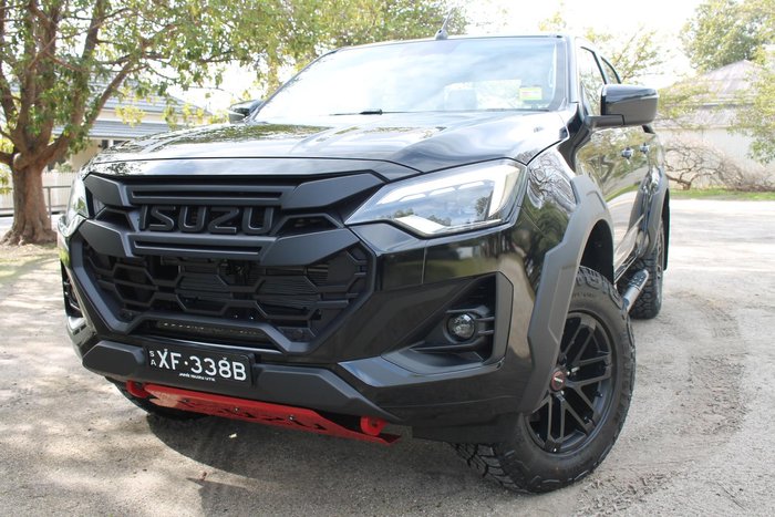 2025 Isuzu D-MAX BLADE