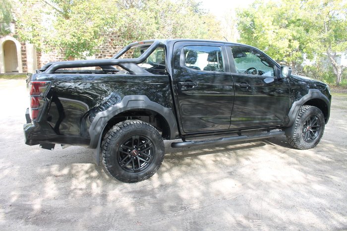 2025 Isuzu D-MAX BLADE