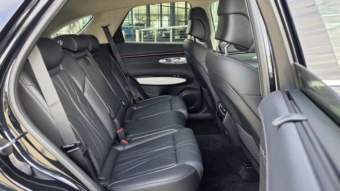 2025 Genesis GV70 2.5T SIGNATURE