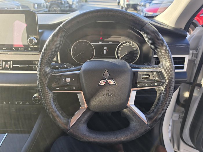2023 Mitsubishi Outlander ES