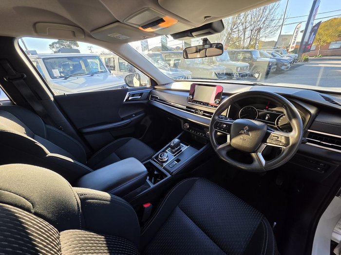 2023 Mitsubishi Outlander ES
