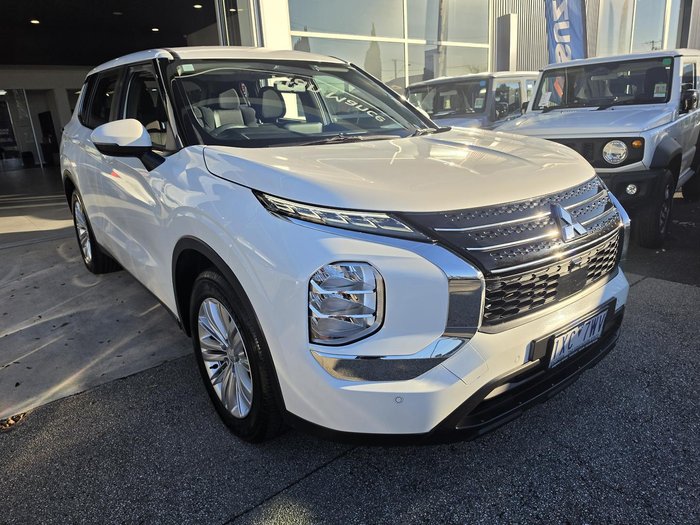 2023 Mitsubishi Outlander ES