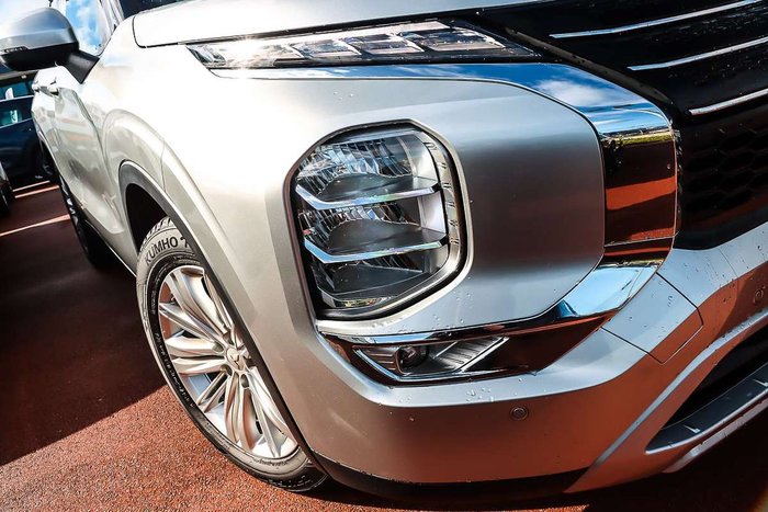 2022 Mitsubishi Outlander LS