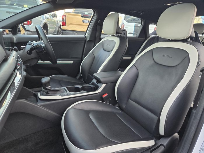 2024 Kia K4 GT-Line