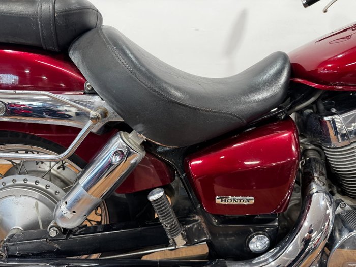 2004 Honda VT750C SHADOW RED