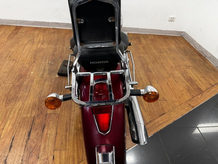 2004 Honda VT750C SHADOW RED