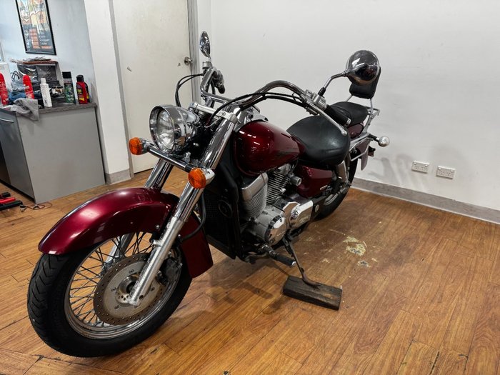 2004 Honda VT750C SHADOW RED