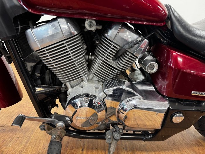 2004 Honda VT750C SHADOW RED