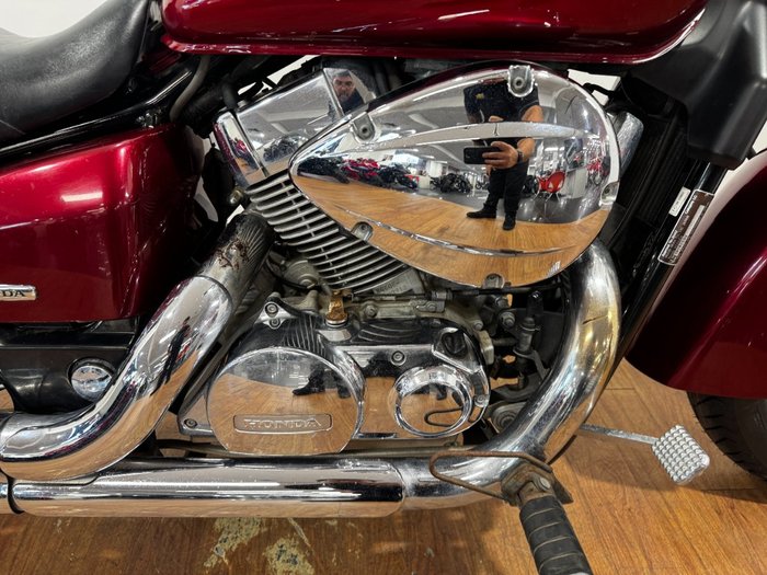 2004 Honda VT750C SHADOW RED