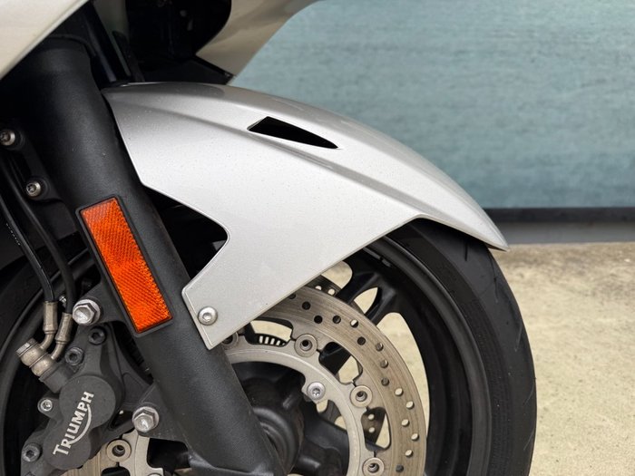 2011 Triumph SPRINT GT Silver