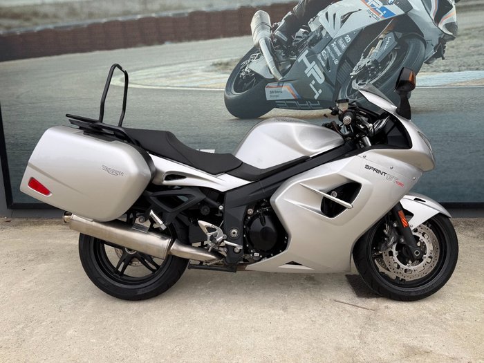 2011 Triumph SPRINT GT Silver