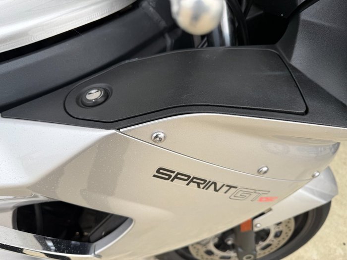 2011 Triumph SPRINT GT Silver