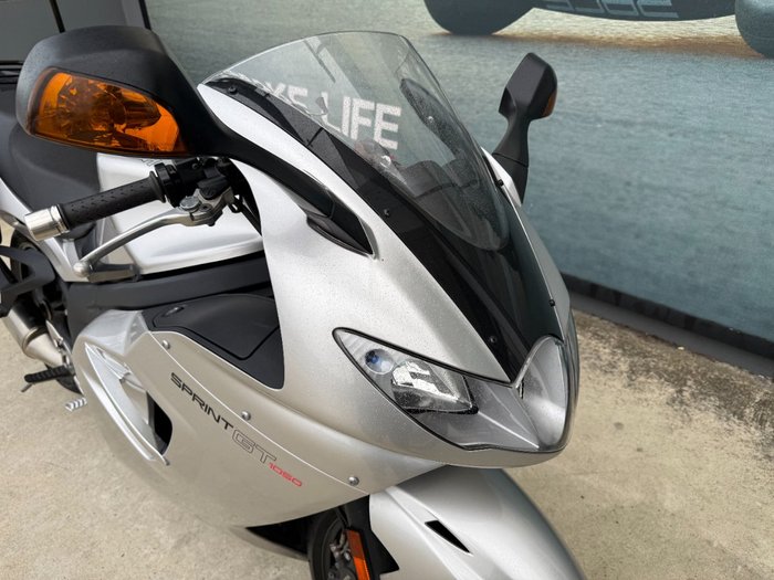 2011 Triumph SPRINT GT Silver