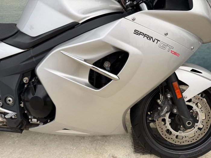 2011 Triumph SPRINT GT Silver
