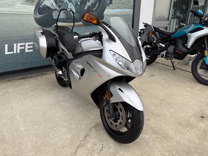 2011 Triumph SPRINT GT Silver