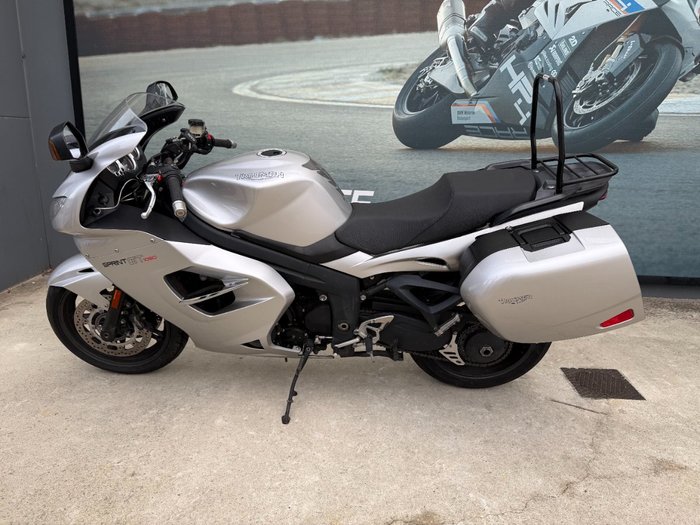 2011 Triumph SPRINT GT Silver