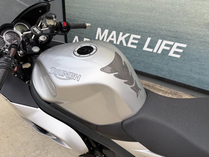 2011 Triumph SPRINT GT Silver